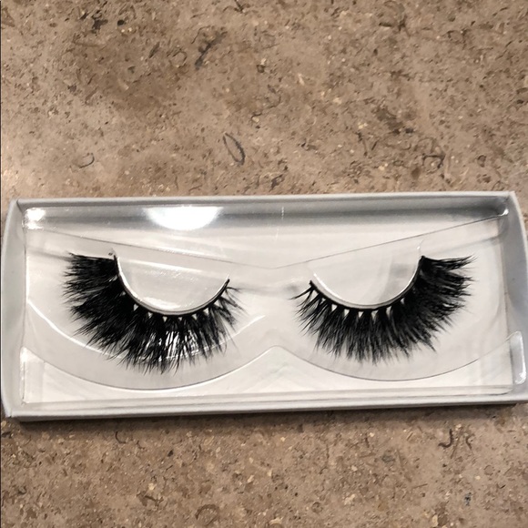 New Lashylicious Glamylicious mink eyelashes - Picture 4 of 5